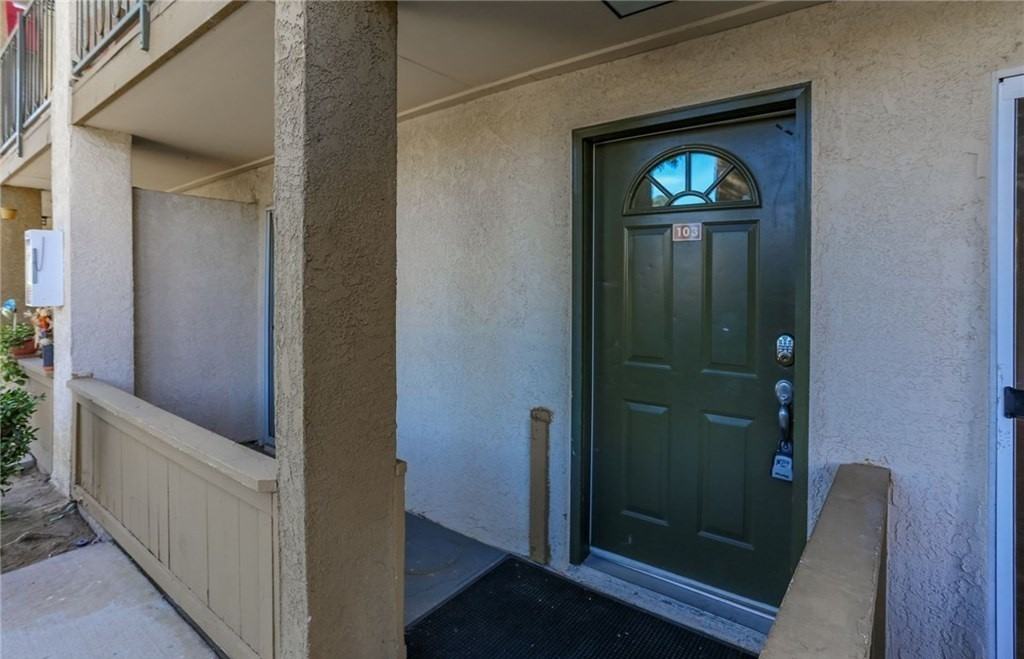 520 Treeline Dr - Photo 2 of 7