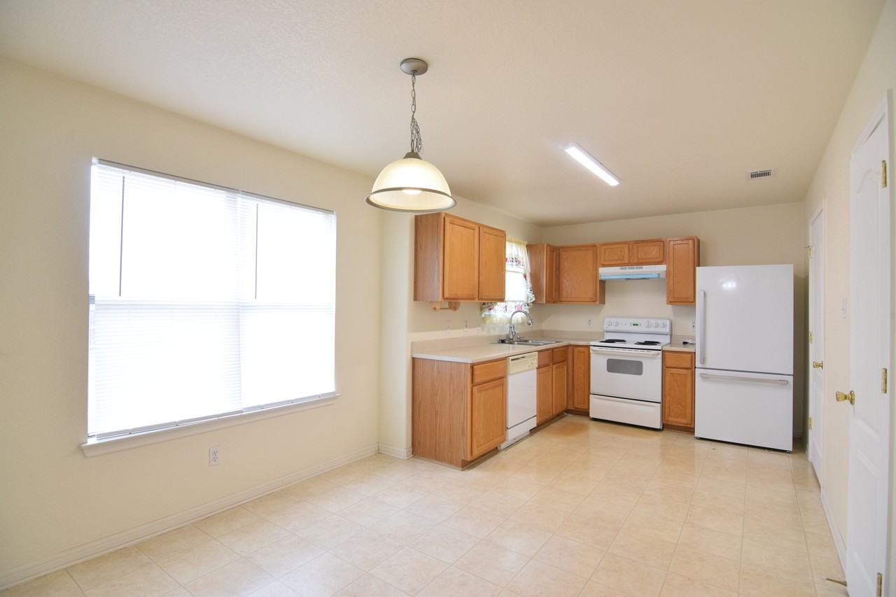 710 Jorgette Dr - Photo 3 of 17