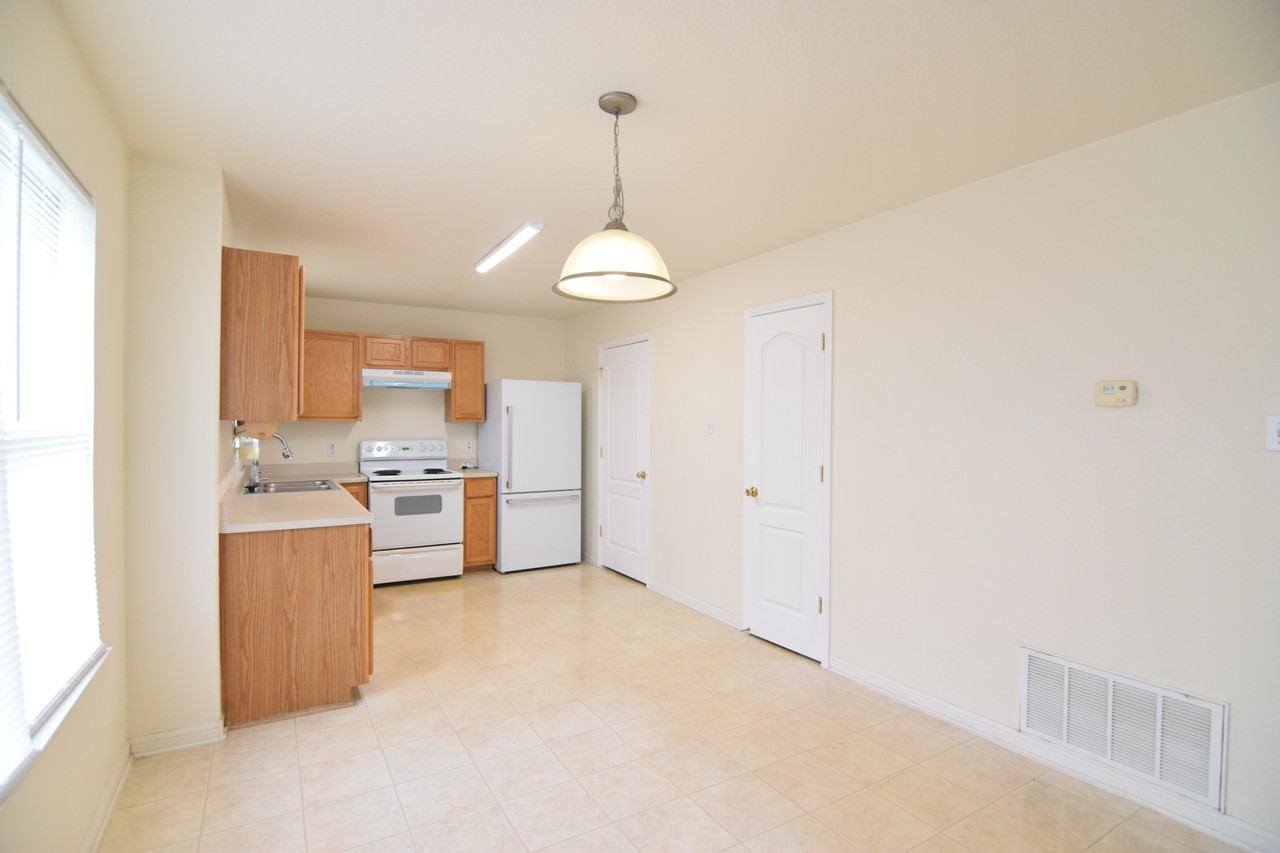 710 Jorgette Dr - Photo 4 of 17