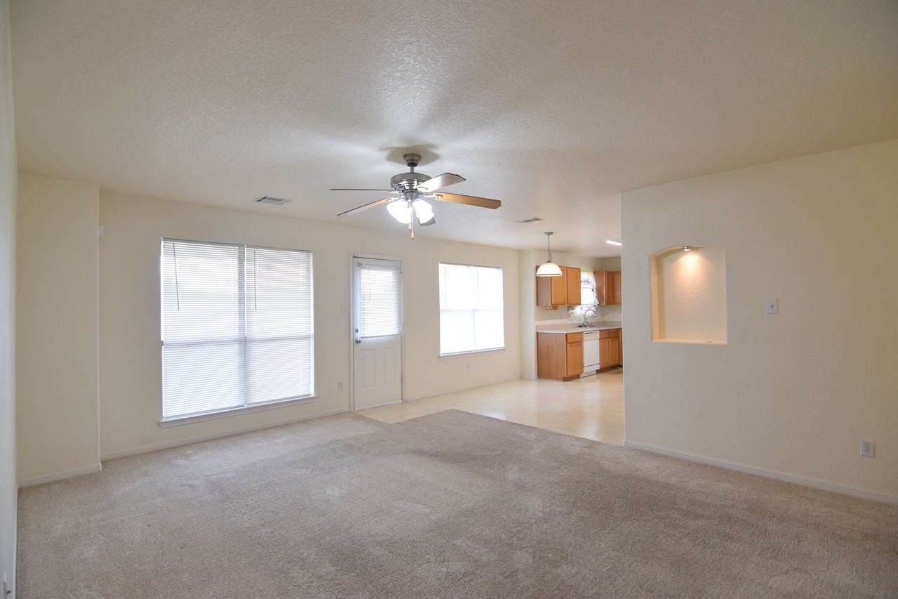 710 Jorgette Dr - Photo 5 of 17