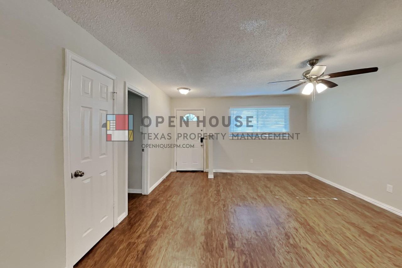 1917 Charleston Dr - Photo 3 of 19