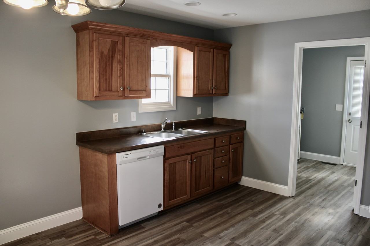 310 Chestnut Alley - Photo 3 of 10