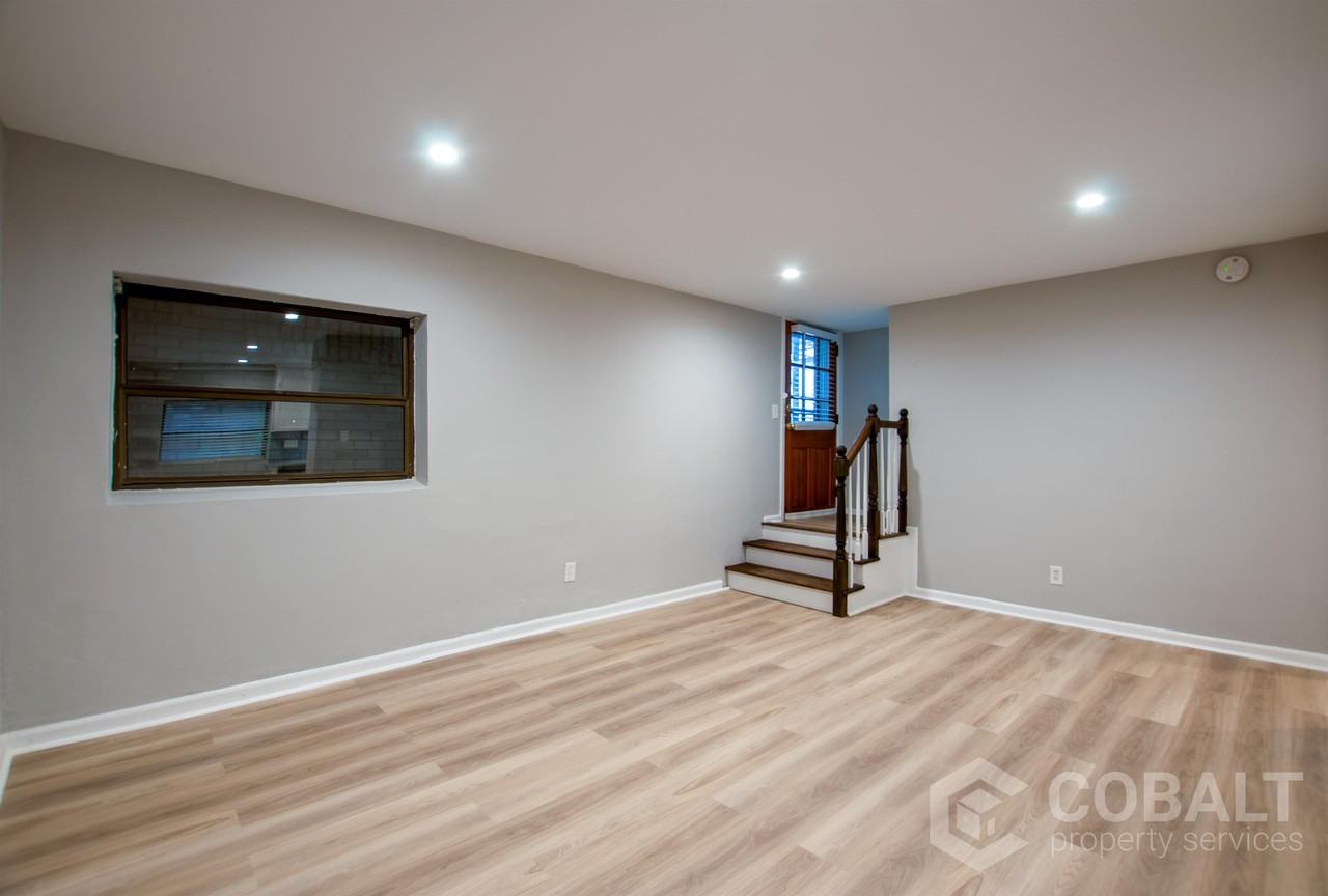 886 Saint Charles Ave NE - Photo 2 of 24