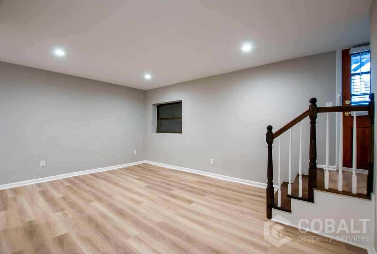 886 Saint Charles Ave NE - Photo 3 of 24