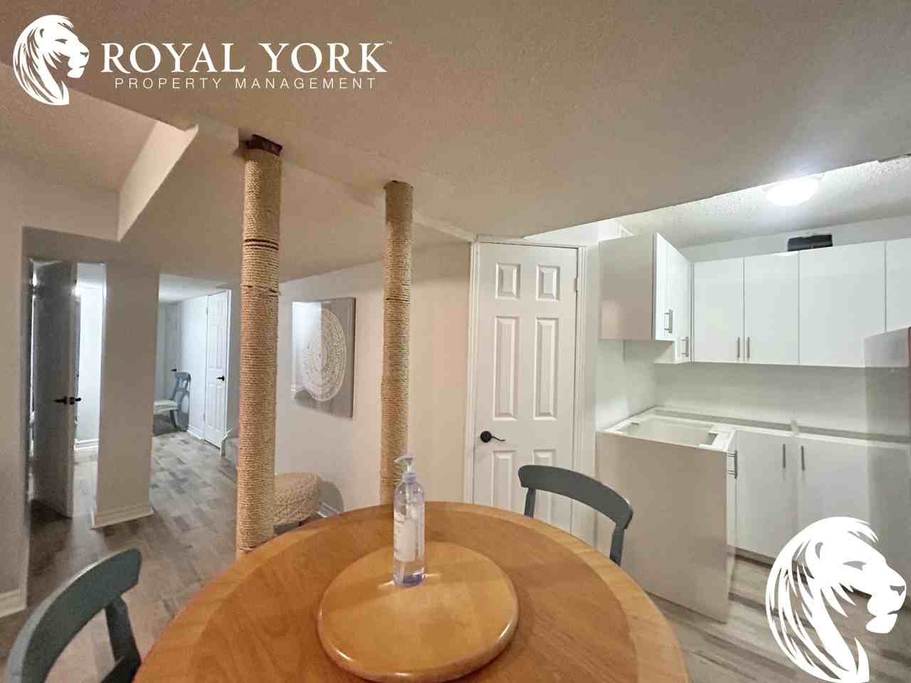 2-32 Medley Court, Maple, Ontario L6A 2S1 - Photo 3 of 12