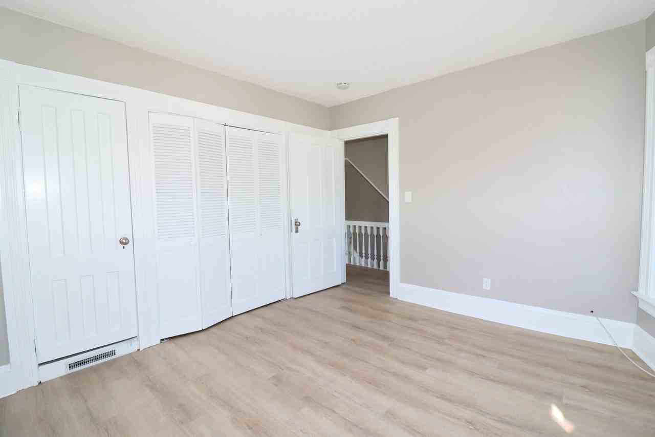 154 Hawthorne - Photo 3 of 49