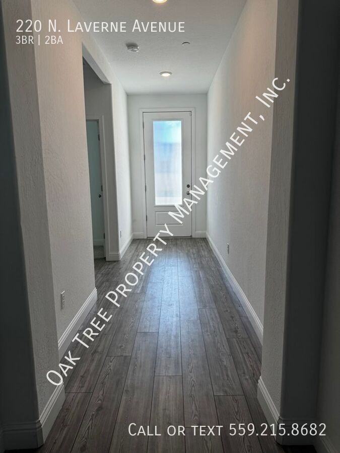 220 N Laverne Ave - Photo 3 of 19