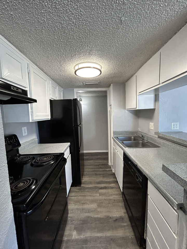 El Jardin Apartments - Photo 3 of 8