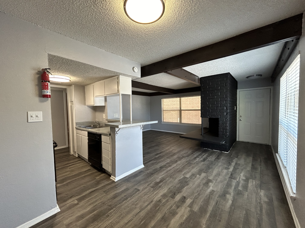 El Jardin Apartments - Photo 4 of 8