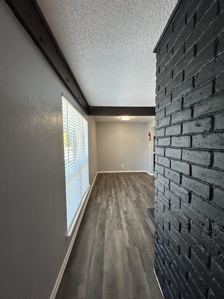 El Jardin Apartments - Photo 7 of 8