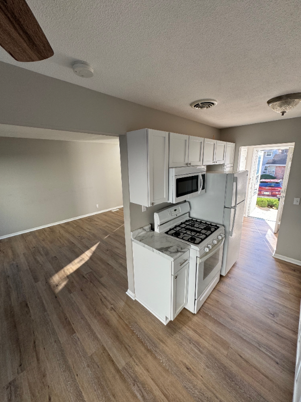 619 E 5th St - Photo 2 of 8