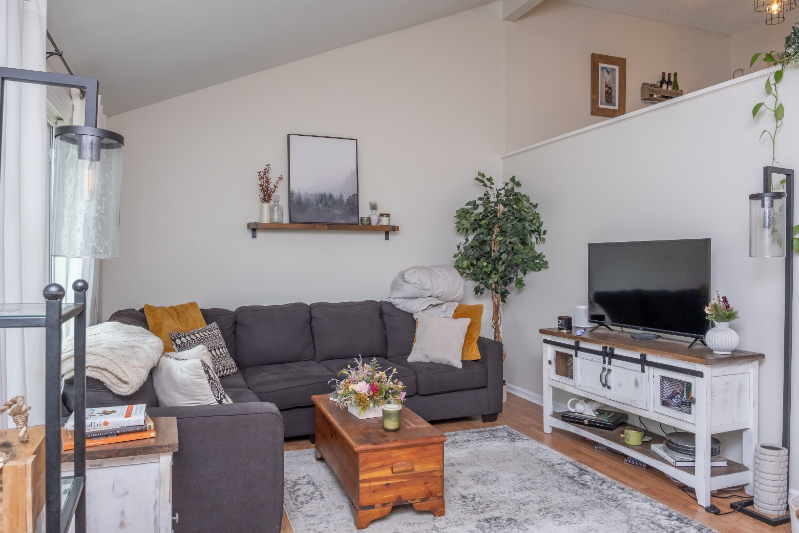 98 Country Ln - Photo 2 of 19