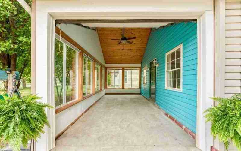 7573 Murray Ave - Photo 3 of 31
