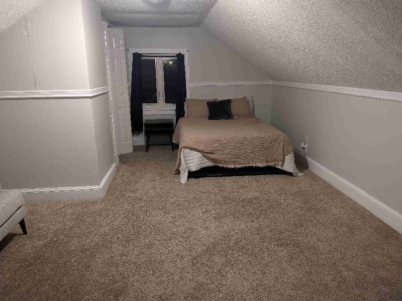 114 E 40th St - Photo 2 of 6