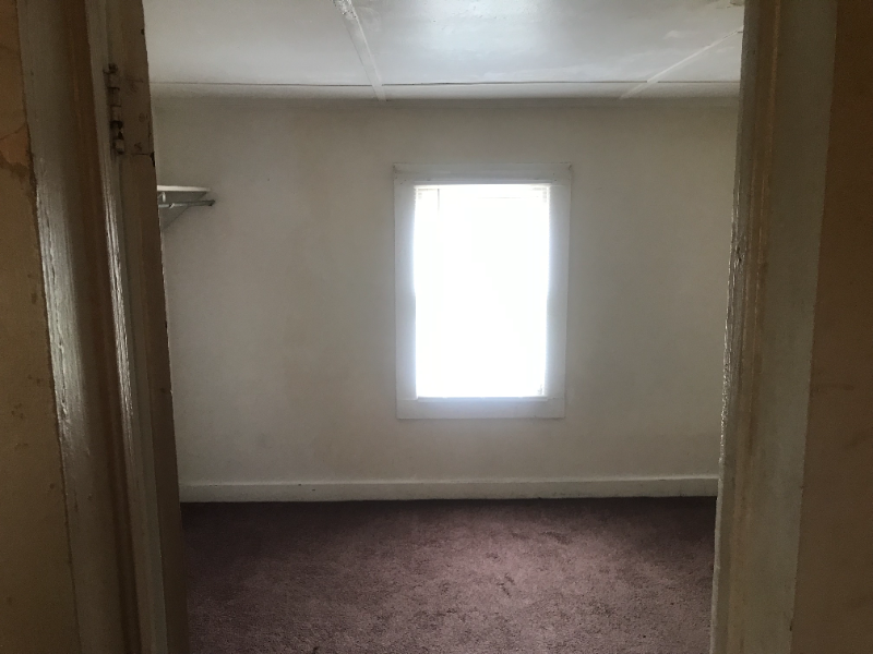 1106 N George St - Photo 3 of 17