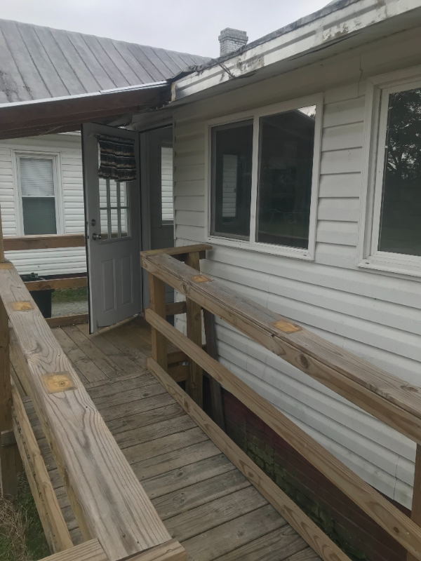 1106 N George St - Photo 4 of 17