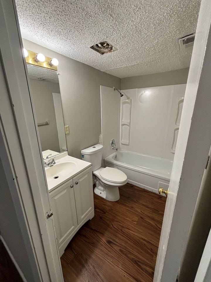 Governors Court - Photo 5 of 29