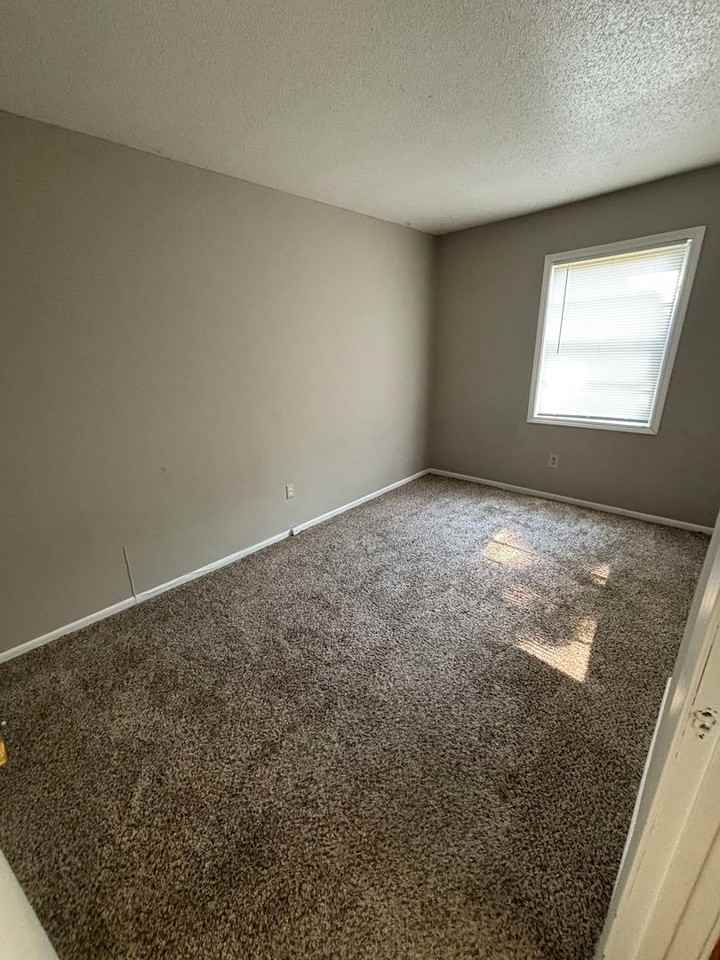 Governors Court - Photo 6 of 29