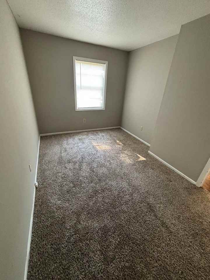 Governors Court - Photo 7 of 29