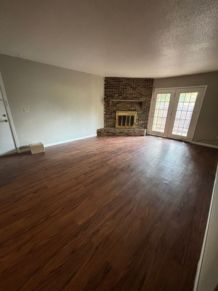 Governors Court - Photo 4 of 29