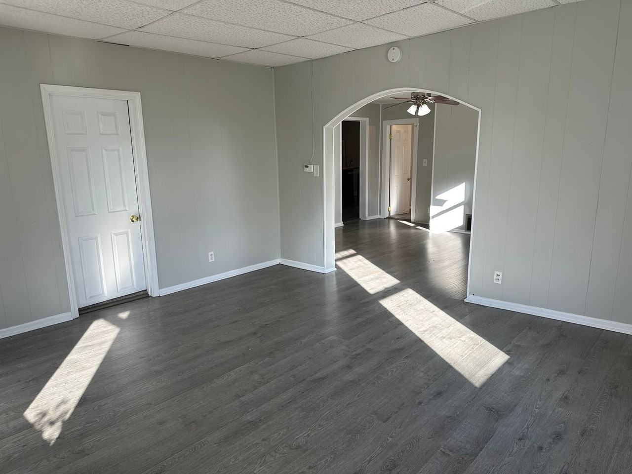 100 S Wood St - Photo 2 of 10