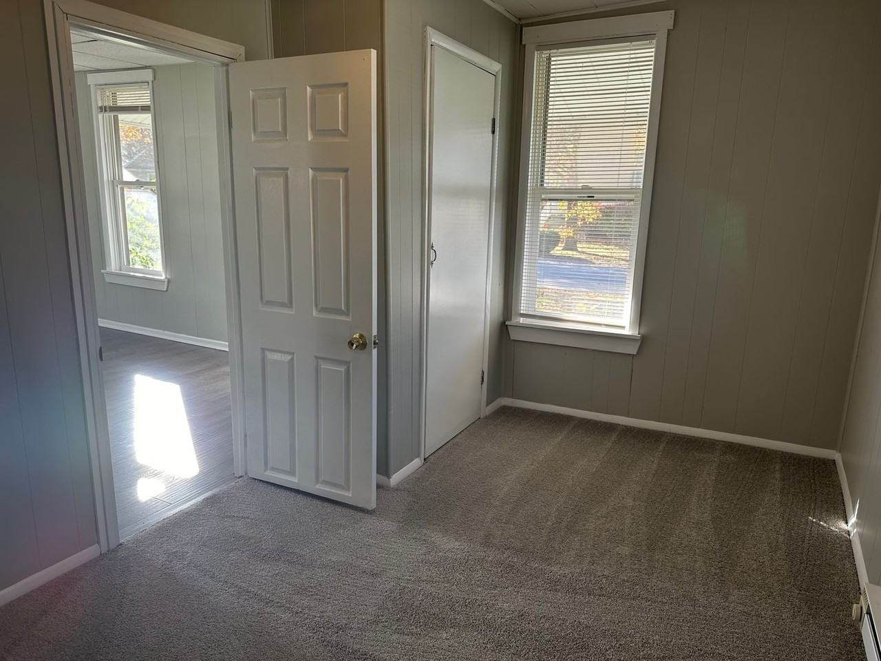 100 S Wood St - Photo 3 of 10