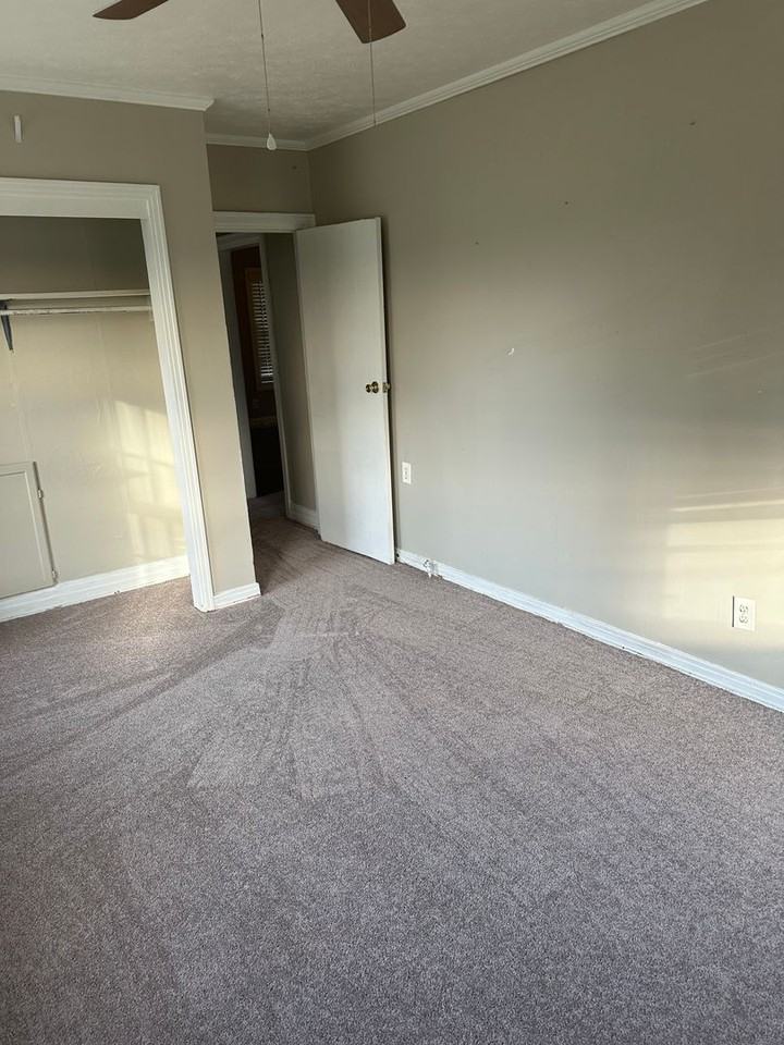 5105 S 35th St - Photo 3 of 10