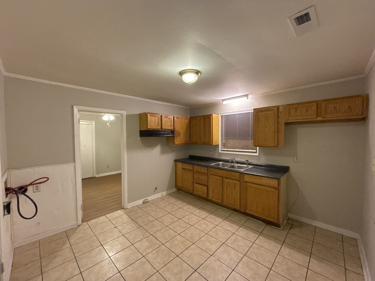 2518 Lasalle St - Photo 4 of 10