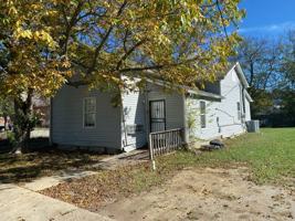 featured image of 906 S Kelley St