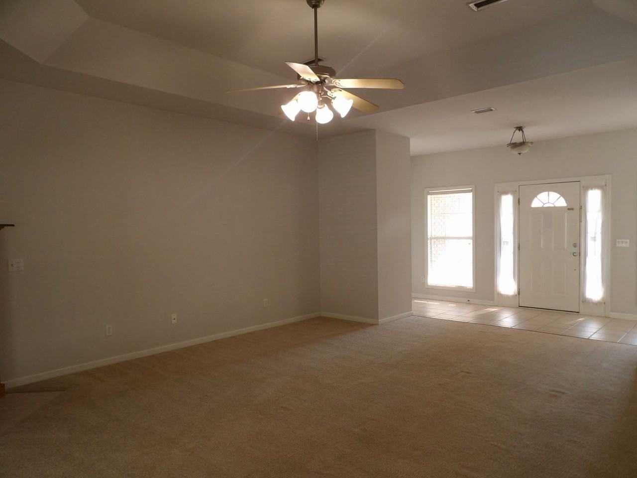 213 Stratford Ln - Photo 3 of 7