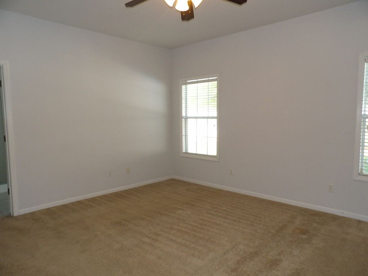 213 Stratford Ln - Photo 5 of 7