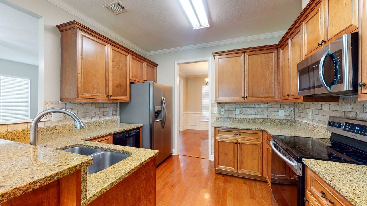 4004 Ellington Dr - Photo 3 of 35
