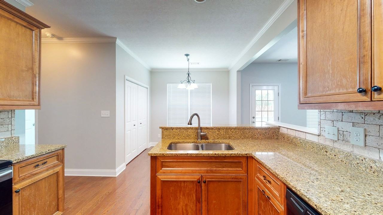 4004 Ellington Dr - Photo 5 of 35