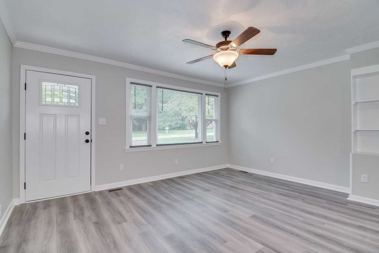 206 Tallman Dr - Photo 4 of 33