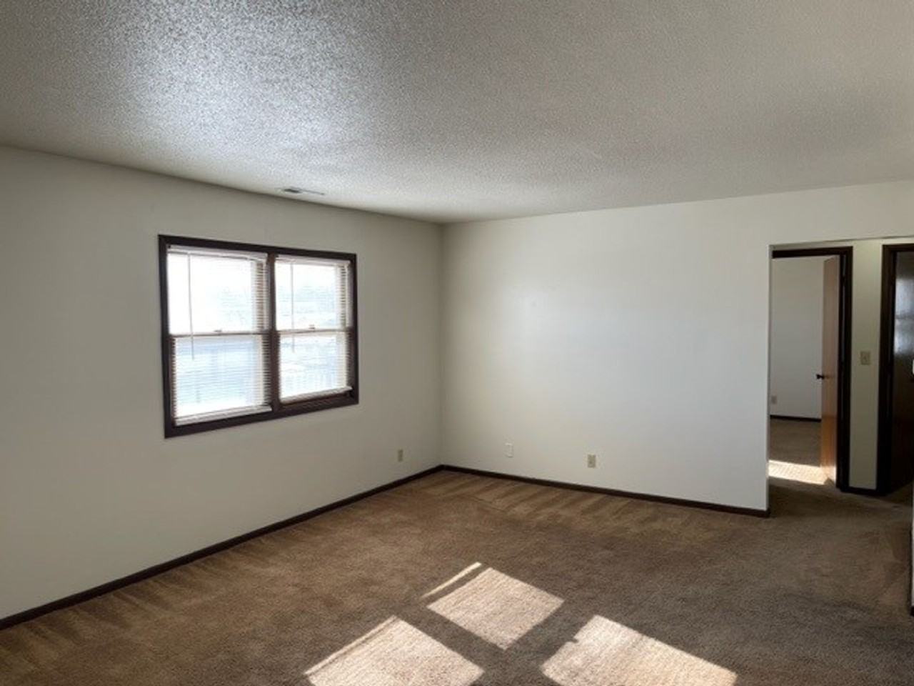 12 Santa Barbara Dr - Photo 2 of 7