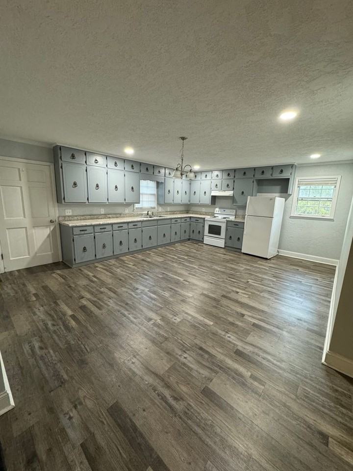 1680 Nisbet Lake Rd - Photo 2 of 5