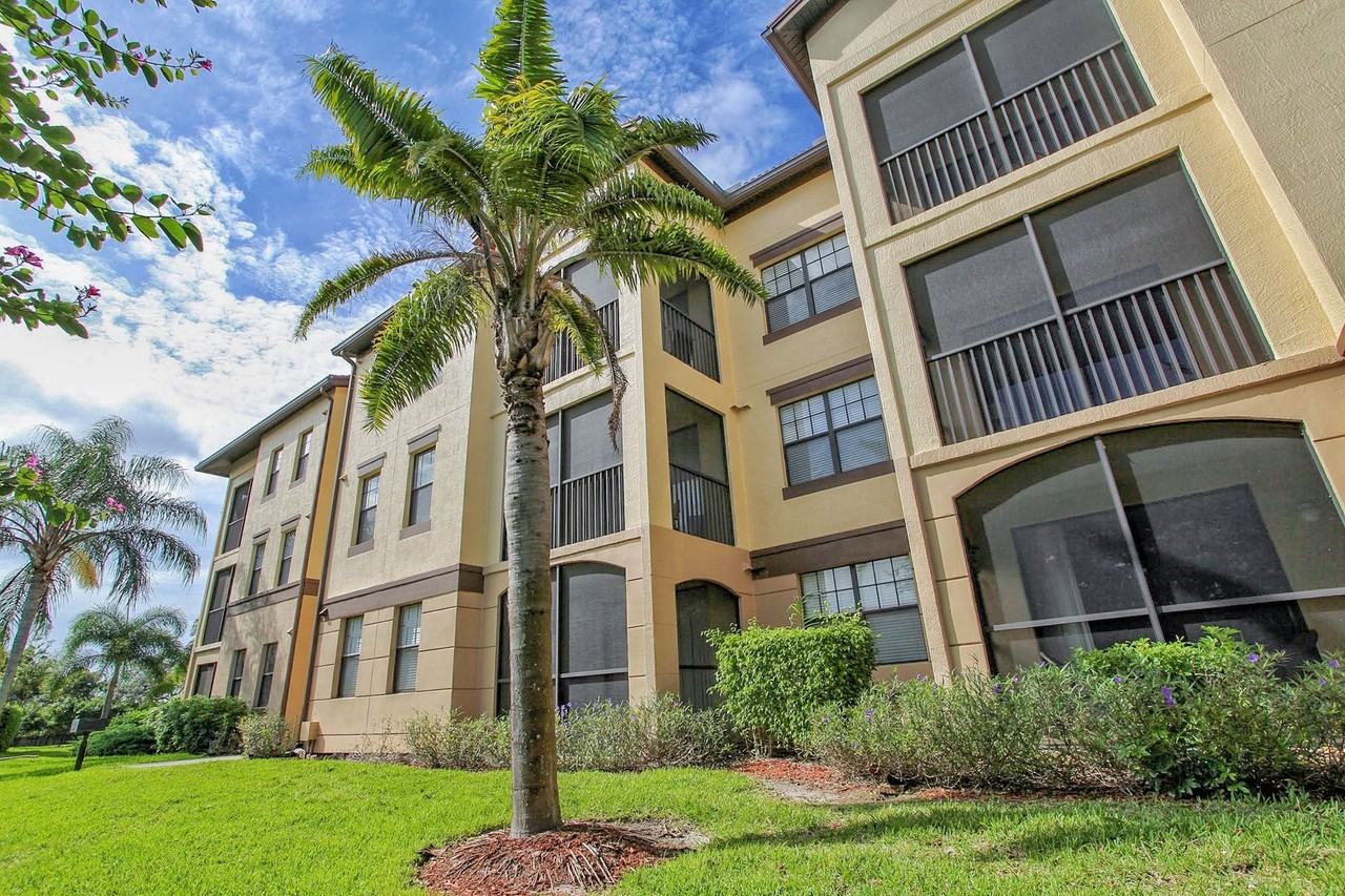 13010 Positano Cir #102 - Photo 5 of 34