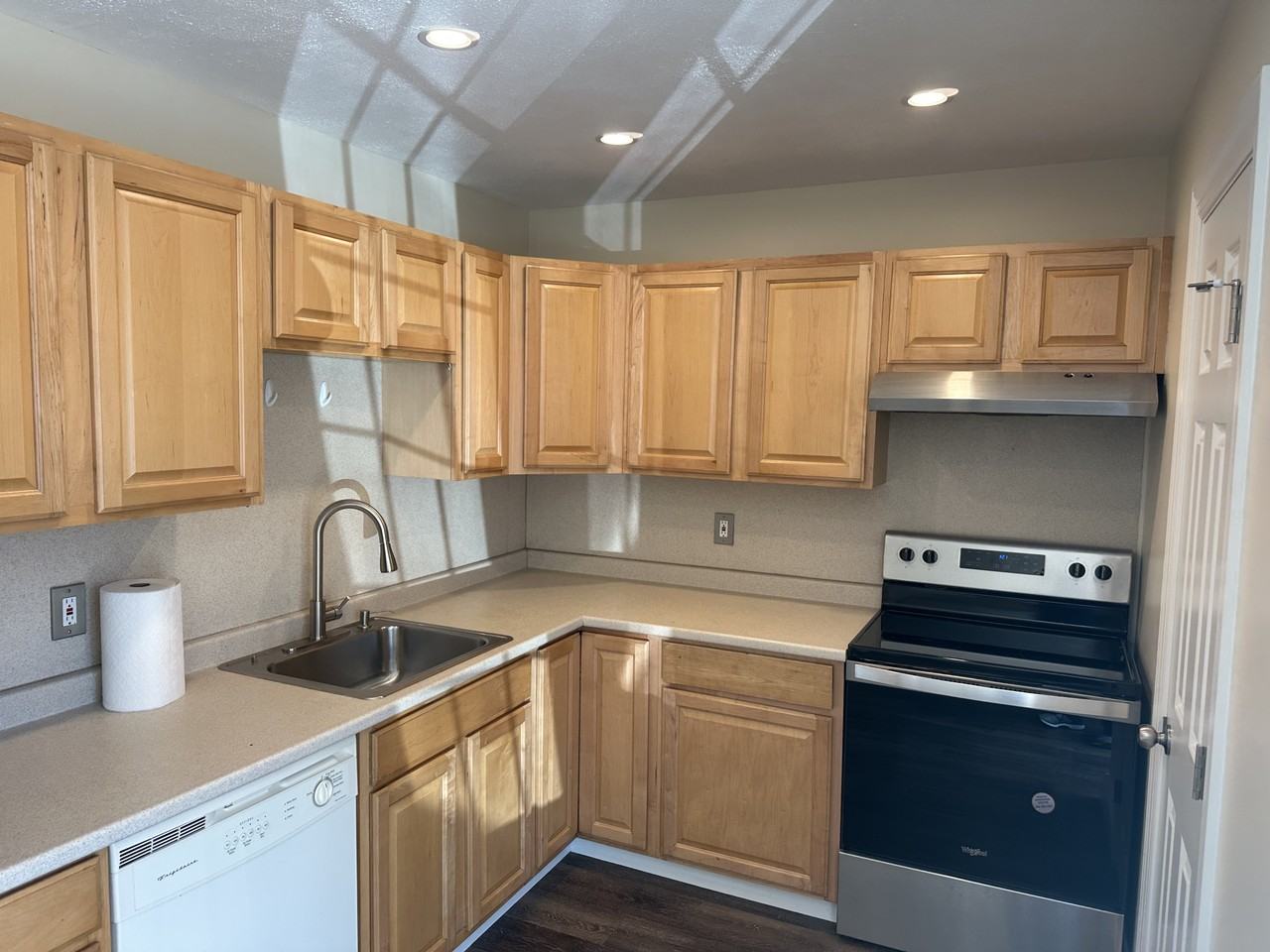 1023 Capitol Ave #1 - Photo 2 of 26