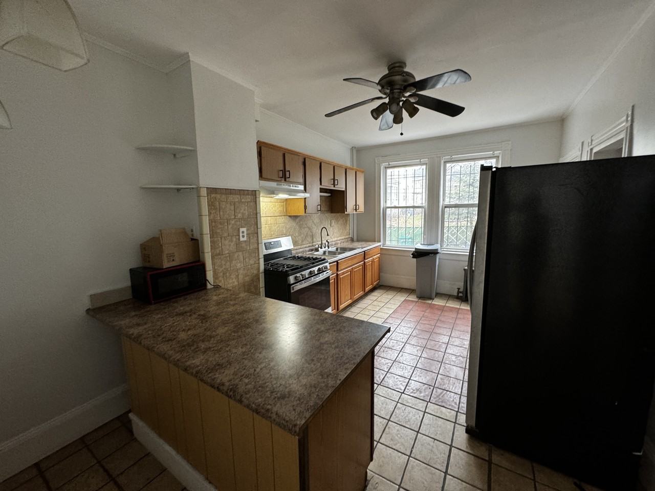 88 Bernard St #ROOM - Photo 4 of 18