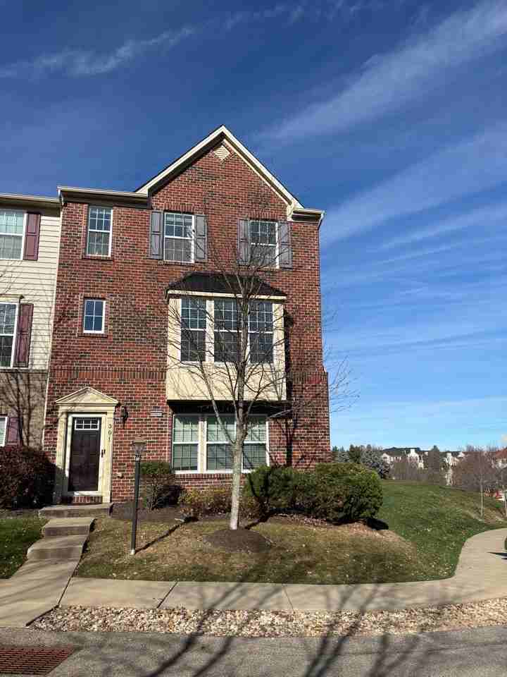 301 Pointe View Dr - Photo 2 of 28