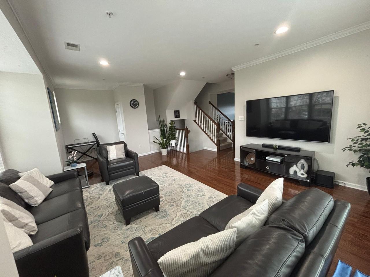 301 Pointe View Dr - Photo 3 of 28