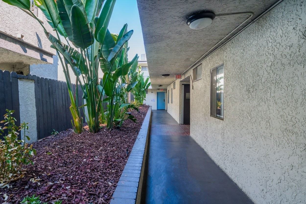 Chateau Woodley Hart Apartments - Photo 3 of 22