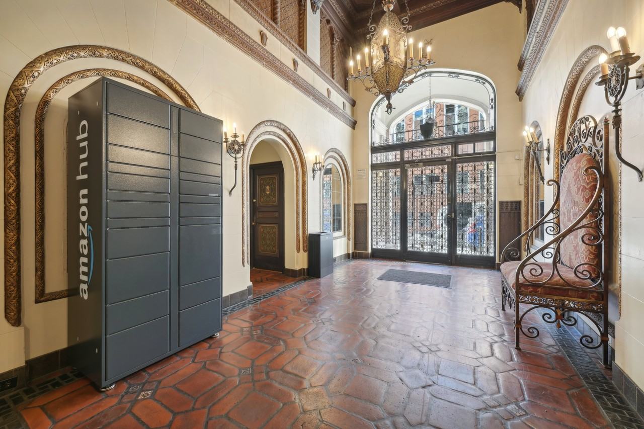 950 Franklin Street - Photo 3 of 6