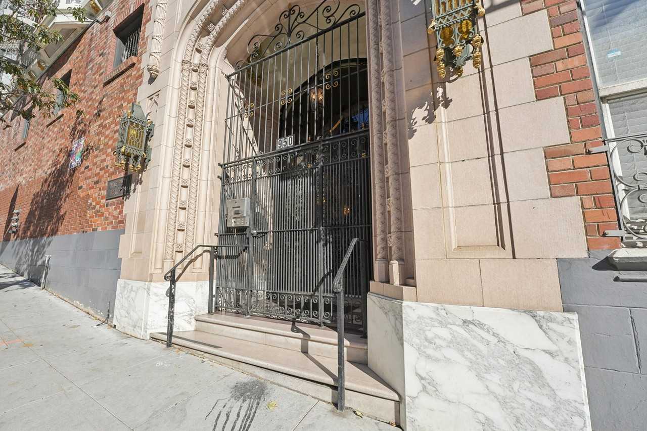 950 Franklin Street - Photo 2 of 6