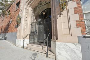 featured image of 950 Franklin St