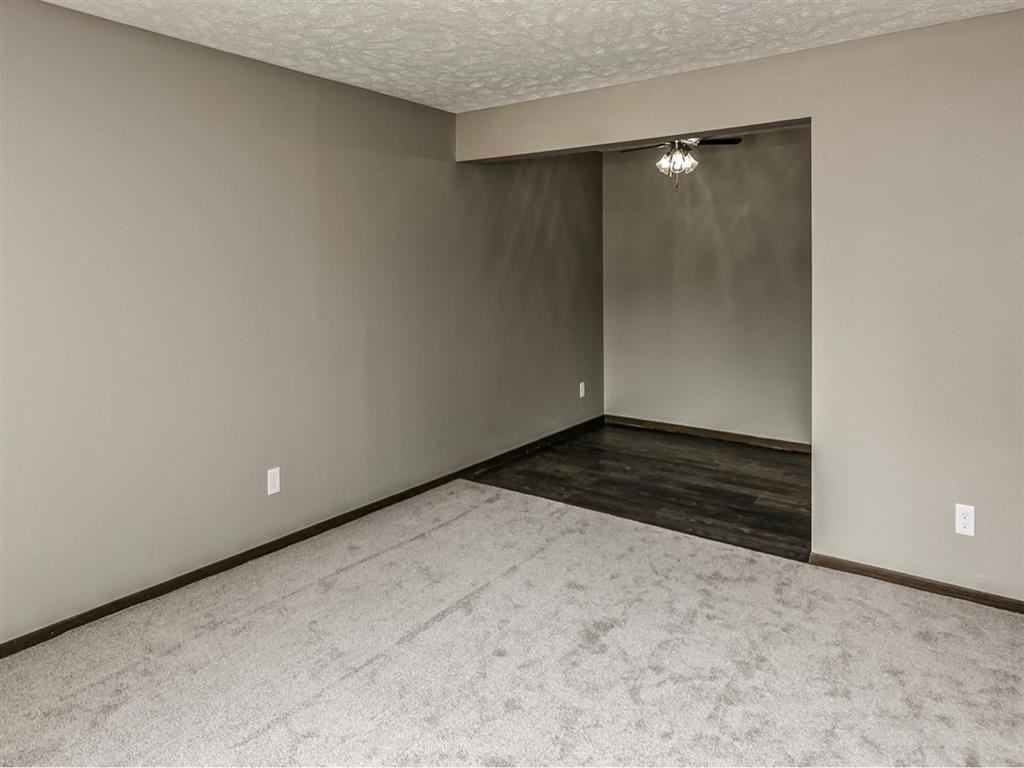 Edgewater Court Apartments - Photo 7 of 24