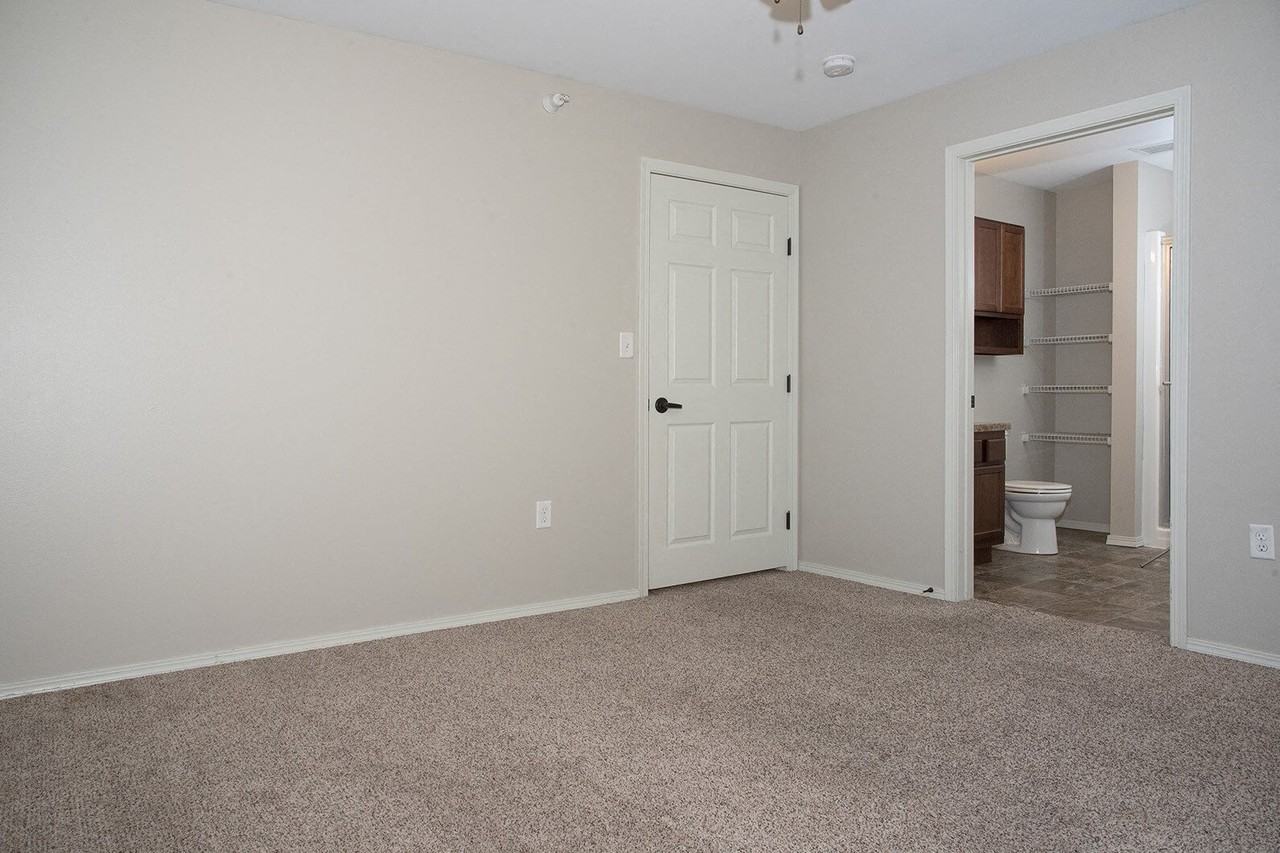 Thomasbrook - Photo 7 of 37