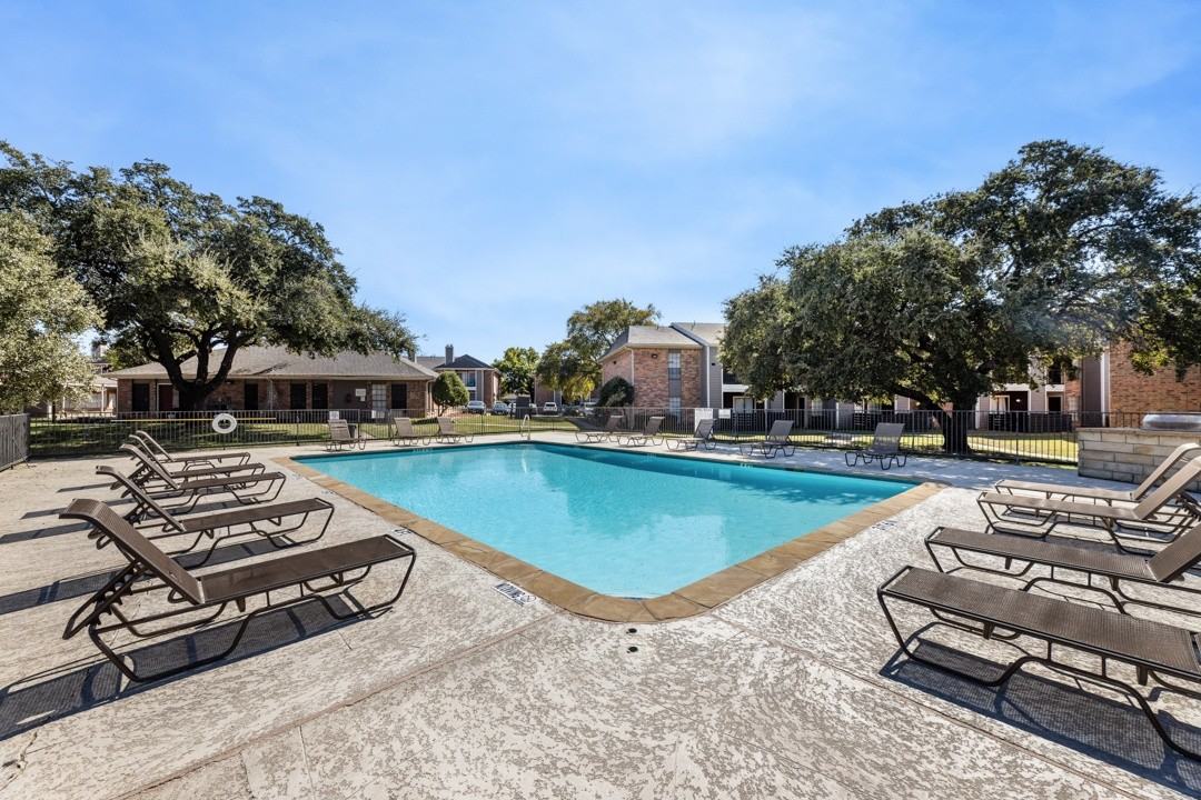 Regal Crossing - Photo 2 of 22