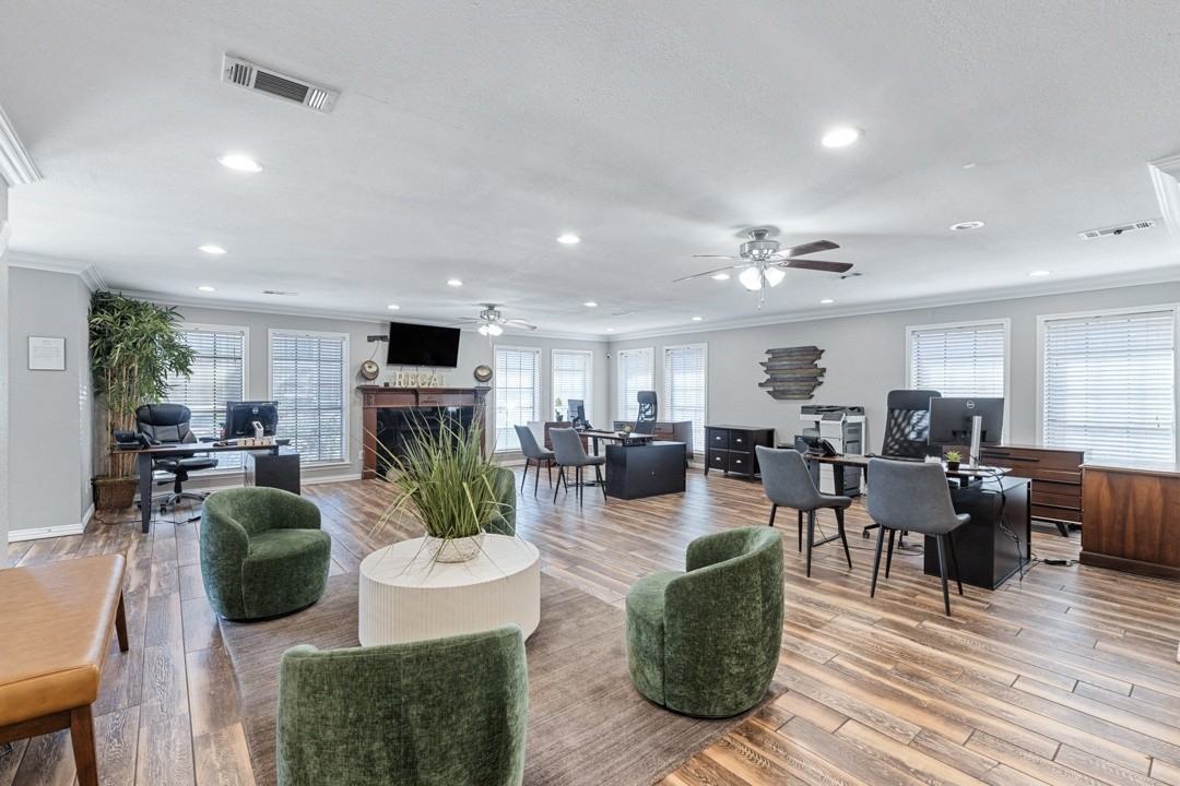 Regal Crossing - Photo 7 of 22