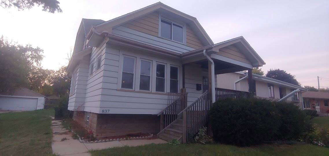 837 S 86th St - Photo 2 of 8